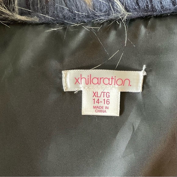 Xhilaration Faux Fur Vest - Picture 6 of 7